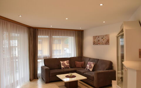 Dominic B2: Mobilia, Interior Design, Pavimentazione, Divano, Pavimento, Legna, Soffitto, Camera, Soggiorno, Illuminazione