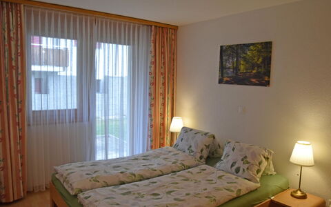 Dominic B2: Interior Design, Mobilia, Legna, Letto, Camera Da Letto, Tessile, Pavimento, Pavimentazione, Lenzuolo, Camera
