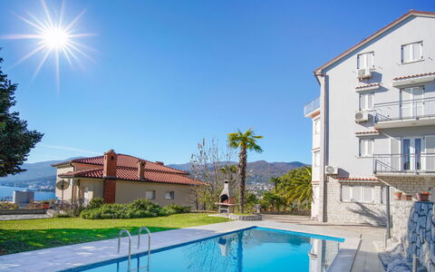 Opatija Matulji 406: Blu, Piscina, Zona Residenziale, Ricorrere, Eco Hotel, Estate, Villa, Balcone, Resort Citta ', Mobili Da Esterno