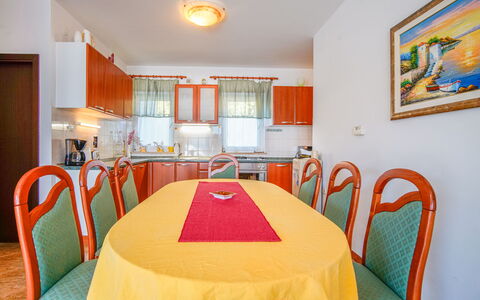 Opatija Matulji 406: Pavimentazione, Interior Design, Pavimento, Mobilia, Soffitto, Camera, Sedia, Tavolo, Cucina & Sala Da Pranzo Tavolo, Sala Da Pranzo