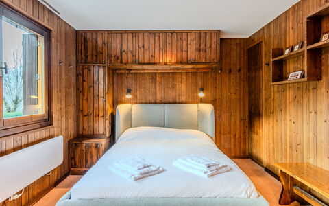 Casa Brenta: Legna, Camera Da Letto, Interior Design, Letto, Pavimento, Pavimentazione, Soffitto, Lenzuolo, Bedding, Camera