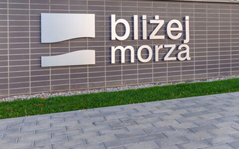 Bliżej Morza: Mobilia, Sedia, Tavolo, Appartamento, Mobili Da Esterno, Balcone, Cucina & Sala Da Pranzo Tavolo, Condominio, Shade, Terrazza