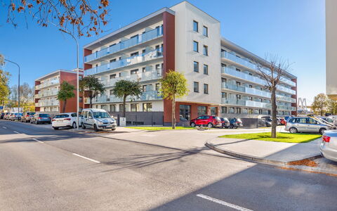 Bliżej Morza: Mobilia, Sedia, Tavolo, Appartamento, Mobili Da Esterno, Balcone, Cucina & Sala Da Pranzo Tavolo, Condominio, Shade, Terrazza