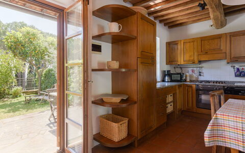 Steffi'S House: Mobilia, Legna, Pavimentazione, Interior Design, Cabinetry, Cucina, Pavimento, Controsoffitto, Casa, Credenza