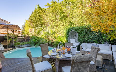 Villa Elica: Mobilia, Piscina, Mobili Da Esterno, Ricorrere, Arbusto, Sedia, Giardino, Eco Hotel, Tavolo Esterno