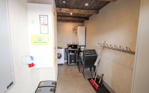 Chalet Ebenholz: Pavimentazione, Pavimento, Camera, Latifoglie, Color Legno, Compensato, Alluminio, Seminterrato, Scaffalature
