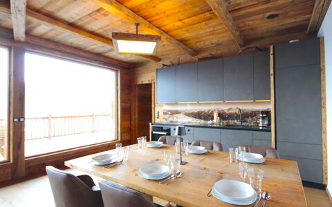 Chalet Ebenholz: Mobilia, Pavimentazione, Interior Design, Legna, Soffitto, Pavimento, Cucina & Sala Da Pranzo Tavolo, Sedia, Tavolo, Sala Da Pranzo