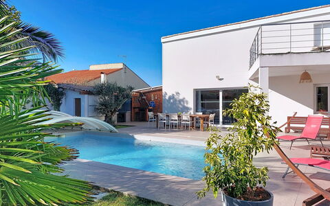 Les Roselières: Piscina, Zona Residenziale, Casa, Casa, Ricorrere, Estate, Eco Hotel, Shade, Hacienda, Mobili Da Esterno
