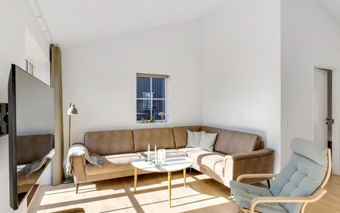 Eida - 500M from the Sea: Mobilia, Interior Design, Pavimentazione, Pavimento, Legna, Divano, Soggiorno, Camera, Soffitto, Illuminazione