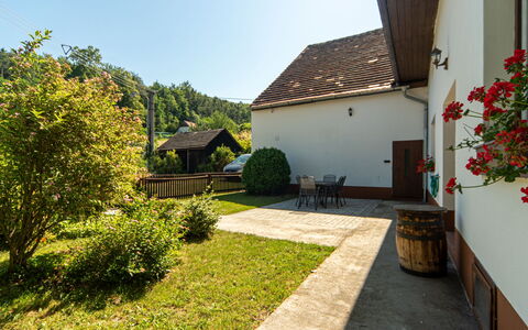 Forrest Haven Vodice: Casa, Villetta, Giardino, Landscaping, Shade, Backyard, Prato, Cortile, Agriturismo, Driveway