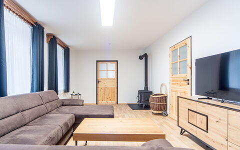 Forrest Haven Vodice: Mobilia, Interior Design, Pavimentazione, Legna, Pavimento, Soffitto, Divano, Camera, Appartamento, Soggiorno