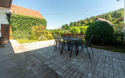 Forrest Haven Vodice: Flagstone, Giardino, Backyard, Shade, Brick, Landscaping, Mobili Da Esterno, Cortile, Cortile, Tavolo Esterno