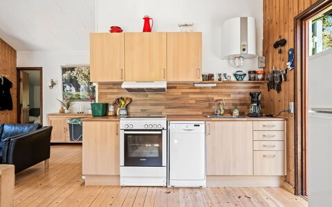 Lökea - from the Sea: Cucina, Elettrodomestico Da Cucina, Apparecchio Major, Pavimentazione, Legna, Mobilia, Controsoffitto, Interior Design, Pavimento, Cabinetry