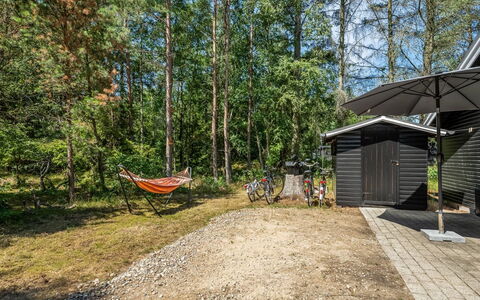 Lökea - from the Sea: Albero, Bicicletta, Villetta, Edifici Giardino, Woodland, Shade, Bicycle Wheel, Giardino
