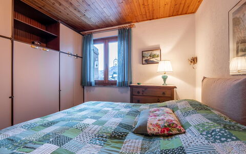 Gag Derby Apartment: Letto, Camera Da Letto, Lenzuolo, Interior Design, Bedding, Mobilia, Legna, Biancheria, Camera, Pavimento