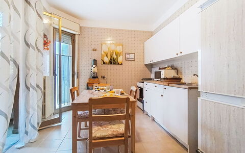 Happy House: Interior Design, Pavimentazione, Mobilia, Pavimento, Legna, Soffitto, Camera, Illuminazione, Controsoffitto, Cucina
