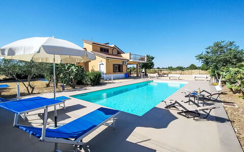 Scrusciu Do Vientu: Piscina, Ricorrere, Mobili Da Esterno, Sedia, Tempo Libero, Shade, Estate, Lettino, Eco Hotel, Villa