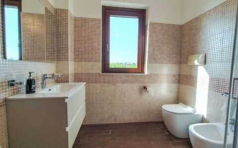 Scrusciu Do Vientu: Pavimentazione, Parete, Idraulico Fixture, Bagno, Pavimento, Gabinetto, Interior Design, Toilet Seat, Idraulico, Piastrella