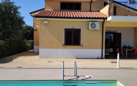 Scrusciu Do Vientu: Piscina, Zona Residenziale, Casa, Casa, Materiale Composito, Shade, Ricorrere, Hacienda, Villa, Eco Hotel