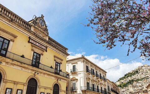 Scrusciu Do Vientu: Facciata, Architettura, Arco, Architettura Classica, Balcone, Palazzo, Arcade