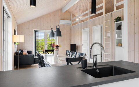 Rixa - 350M from the Sea: Legna, Pavimentazione, Cucina, Controsoffitto, Pavimento In Legno, Cucina & Sala Da Pranzo Tavolo, Latifoglie, Rubinetto, Materiali Naturali, Sedia