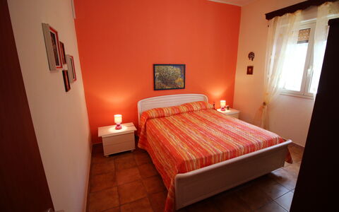 Villa Floridia: Mobilia, Letto, Camera Da Letto, Bedding, Lenzuolo, Interior Design, Legna, Biancheria, Pavimento, Camera