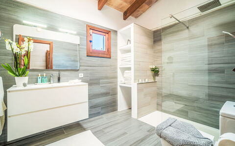 Son Mulet: Pavimentazione, Interior Design, Pavimento, Idraulico Fixture, Mobiletto Del Bagno, Bagno, Casa, Idraulico, Piastrella, Rubinetto