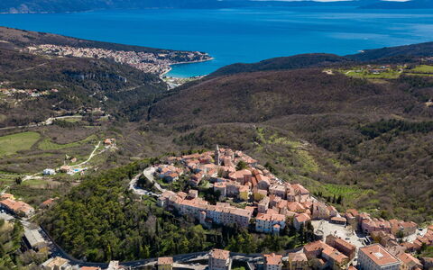 Istria Queen: Geografia Montane, Collina, Highland, Paesaggio, Zona Residenziale, Hill Station, Visione Globale, Terreno, Villaggio, Sobborgo