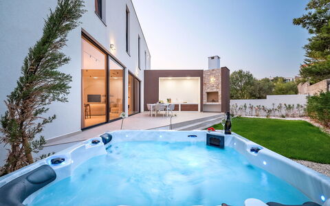 Five K: Appartamento, Urban Design, Balcone, Condominio, Sedia, Hotel, Pianta Della Casa, Cucina & Sala Da Pranzo Tavolo