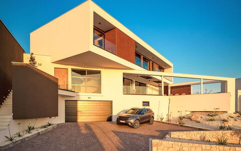 Five K: Appartamento, Urban Design, Balcone, Condominio, Sedia, Hotel, Pianta Della Casa, Cucina & Sala Da Pranzo Tavolo