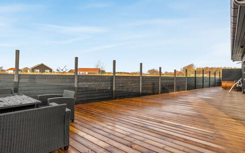 Thorin - 1.2Km from the Sea: Villetta, Backyard, Cortile, Edifici Giardino, Capannone, Raccordo, Mobili Da Esterno, Log Cabin, Struttura Esterna, Baracca