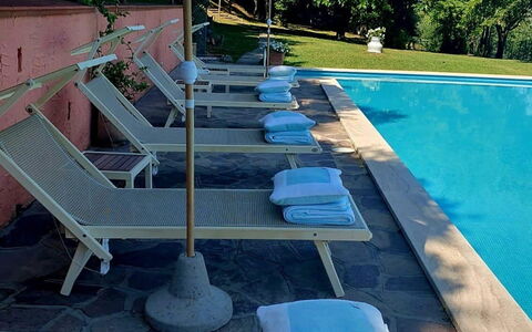 Casa Mia: Piscina, Blu, Acqua, Ombrello, Mobili Da Esterno, Mobilia, Lettino, Ricorrere, Tempo Libero, Sedia