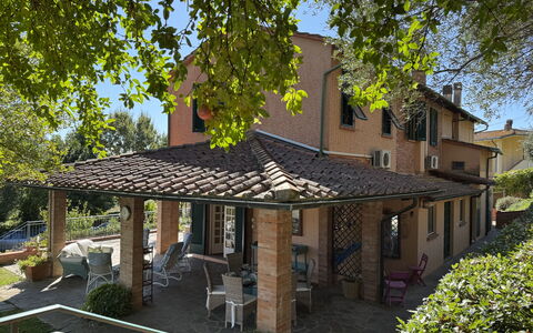 Casa Mia: Casa, Casa, Tetto, Villetta, Shade, Portico, Estate, Struttura Esterna, Sedia, Balcone