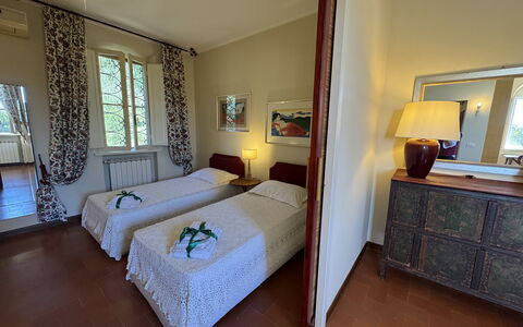 Casa Mia: Mobilia, Pavimento, Pavimentazione, Camera, Letto, Color Legno, Camera Da Letto, Biancheria, Latifoglie, Cornice