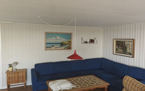 Rikulf - 150M from the Sea: Legna, Pavimentazione, Mobilia, Interior Design, Pavimento, Divano, Soffitto, Soggiorno, Camera