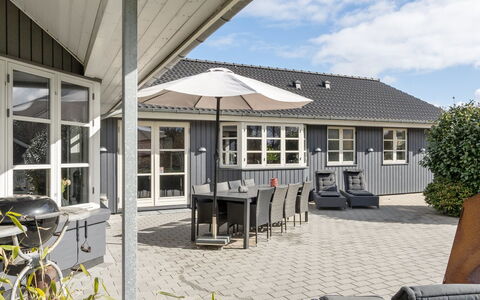 Esben - 11Km from the Sea: Tetto, Casa, Casa, Villetta, Raccordo, Estate, Driveway, Edifici Giardino, Cortile, Capannone