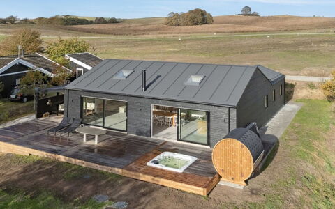 Antomine - 150M from the Sea: Legna, Casa, Portico, Deck, Latifoglie, Tetto, Color Legno, Pavimento In Legno, Eco Hotel