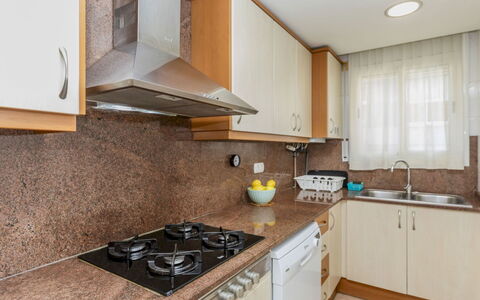 Nadina: Cucina, Controsoffitto, Elettrodomestico Da Cucina, Apparecchio Major, Cabinetry, Lavandino Della Cucina, Cucina Stufa, Legna, Stufa, Lavello