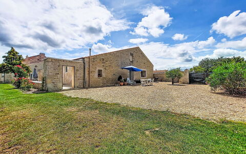 Geay 600: Cielo, Blu, Casa, Area Rurale, Lotto, Casa, Plain, Insediamento Umano, Villetta, Estate