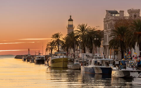 Les Marines de L'Airan: Cielo, Barca, Waterway, Moto D'Acqua, Canale, Barche E Nautica - Macchine E Materiali, Torre, Marina, Lago, Riflessione
