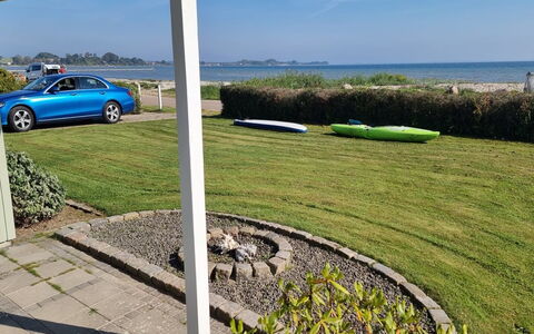 Assarina - 15M from the Sea: Casa, Tetto, Casa, Porta, Villetta, Shade, Giardino, Groundcover, Portico, Cortile