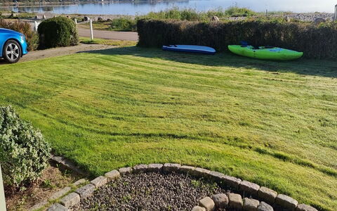 Assarina - 15M from the Sea: Casa, Tetto, Casa, Porta, Villetta, Shade, Giardino, Groundcover, Portico, Cortile
