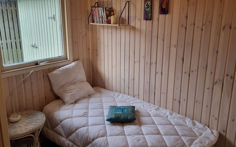 Assarina - 15M from the Sea: Legna, Pavimentazione, Pavimento, Camera Da Letto, Interior Design, Mobilia, Letto, Camera, Lenzuolo, Bedding