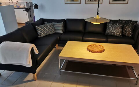 Ensio - 1.2Km from the Sea: Mobilia, Legna, Pavimentazione, Pavimento, Soggiorno, Interior Design, Pavimento In Legno, Divano