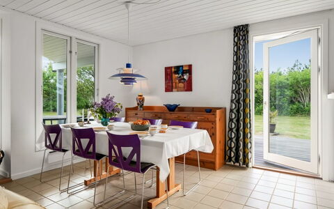 Ensio - 1.2Km from the Sea: Mobilia, Interior Design, Pavimentazione, Pavimento, Sedia, Legna, Tavolo, Soffitto, Sala Da Pranzo, Cucina & Sala Da Pranzo Tavolo