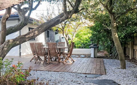 Maison Dune: Legna, Shade, Giardino, Passerella, Backyard, Flagstone, Calcestruzzo, Mobili Da Esterno, Landscaping, Cortile