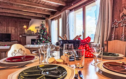 La Tanière: Legna, Casa, Inverno, Casa, Mobilia, Villetta, Neve, Congelamento, Sala Da Pranzo