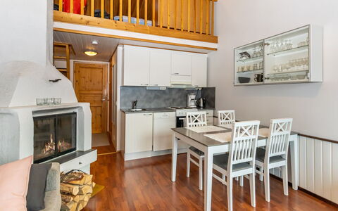 Lumikeidas: Mobilia, Interior Design, Legna, Pavimentazione, Pavimento, Camera, Soffitto, Divano, Soggiorno, Appartamento