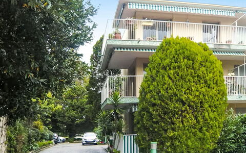 Les Jardins de L'Ermitage: Arbusto, Zona Residenziale, Casa, Appartamento, Balcone, Estate, Condominio, Portico, Cortile, Hacienda