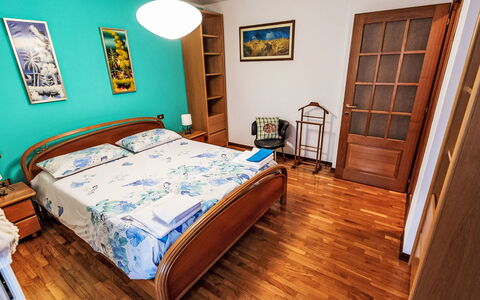 House Bigio: Mobilia, Letto, Camera Da Letto, Bedding, Lenzuolo, Interior Design, Pavimento, Legna, Camera, Pavimentazione